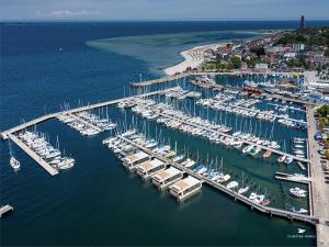 Hausboot Kielwasser FH-LA 03