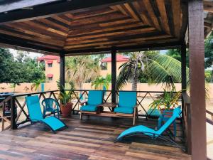 Seafront Caribbean Tropical Luxurious Home in Sarteneja