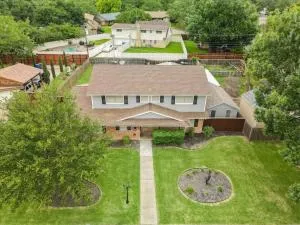 Beautiful House for BIG Groups with a Cinema Room - Rowlett