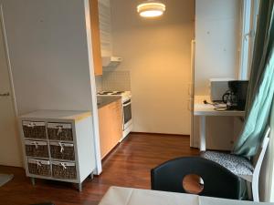 Yksiö juna-aseman vieressä