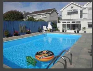 Big House with Pool and Hot Tub - Neyland