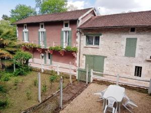Maison au bord de la Rivière Dronne en Périgord Vert