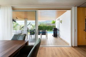 Villa with pool, garden & direct at lake