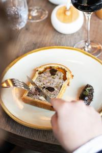 Le Boeuf Couronne - Hotel & Restaurant Chartres- Logis Hotels : photos des chambres