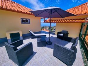 Santana Escape with Terrace Views, Near Levadas and Pico Ruivo