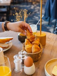 Le Boeuf Couronne - Hotel & Restaurant Chartres- Logis Hotels : photos des chambres