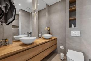 Luxury sea view apartment Makarska with pool