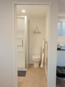 Self contained studio apartment close to Mission Estate
