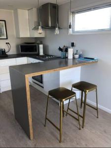 Self contained studio apartment close to Mission Estate