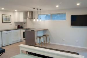 Self contained studio apartment close to Mission Estate