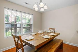 Tennessee Time Out - Entire Cottage Hot Tub, Creek, No Steep Roads