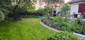 Maisons de vacances Large house with garden close Olympics and Paris : Maison 3 Chambres