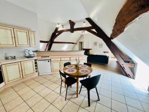 Centre-bourg, calme, familial, lappart du Clocher