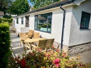 3-bedroom bungalow, central Ambleside with parking