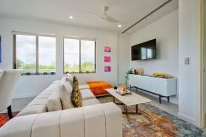 Luxury Condo at Harbour Walk - Spotts