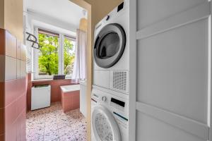 70m2 Warsaw Wola Apartment - Top Location, 2 Bedrooms, 1st Floor - by Rentujemy