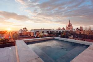 Le Cottage San Miguel de Allende, Modern Luxury in Centro with Pool & Jacuzzi