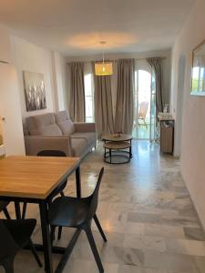 Apartamento con vistas al mar en El Faro, Mijas