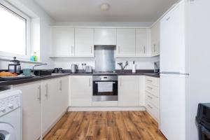 2-BR Executive En-Suite Apartment by MBiZ