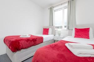 2-BR Executive En-Suite Apartment by MBiZ