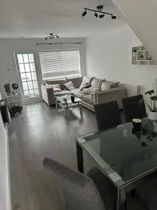 YourLinksHouse close to Etihad & CoOp Live Arena - Sleeps 4 - Moston