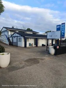 The Cave Motel - Manakau