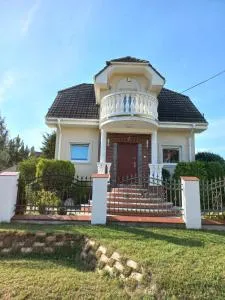 Apartamenty Junona nad morzem, w domu z ogrodem, obok Stegna i Jantar - Junkertroyl