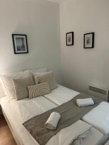 Hotels ETOILES DE MANTES : photos des chambres