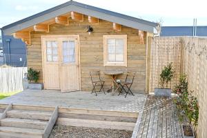 Stylish Tiny Home with Fire Pit in Moss Vale