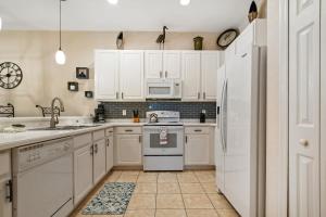 Cute condo in Bahama Bay with big balcony