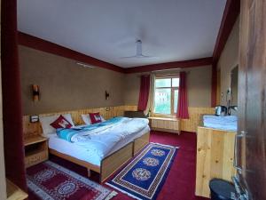 Kunzom Inn Tabo