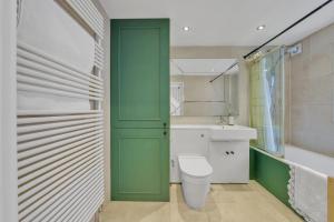 Mews House in Maida Hill with Free Parking