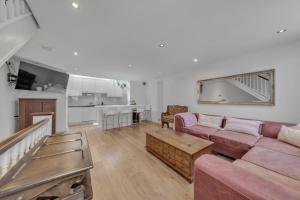 Mews House in Maida Vale near Paddington with Free Parking