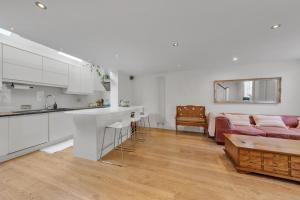 Mews House in Maida Vale near Paddington with Free Parking