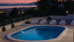 Family friendly house with a swimming pool Kastel Sucurac, Kastela - 21678 