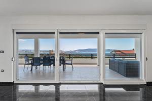 Family friendly house with a swimming pool Kastel Sucurac, Kastela - 21678