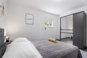 Family friendly house with a swimming pool Kastel Sucurac, Kastela - 21678