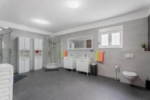 Family friendly house with a swimming pool Kastel Sucurac, Kastela - 21678