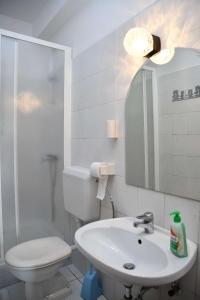 Apartments with parking space Banjol, Rab - 23240