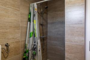 Apartments with parking space Vir - 23251