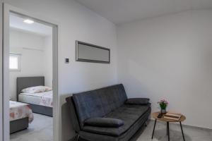 Apartments with parking space Vir - 23251