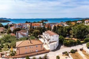 Apartments with a parking space Pakostane, Biograd - 22375 