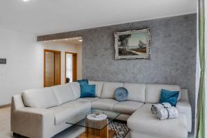 Apartments with parking space Vir - 23252