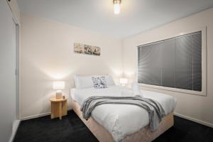 Tranquil Tranmere - City Views - Free Parking - Free Wifi