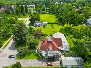 Marmora and Lake Inn Apartment - Marmora