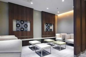 Executive Stay with Balcony & Malls at Uptown BGC