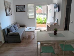 Babaloo Beach Apartments 