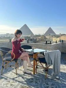 Aziz Egypt Pyramids View - 十月六日城