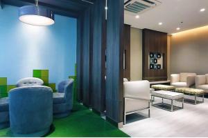 Executive Gem beside Malls and Bars at Uptown BGC