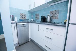 Blue Door Apartments - Stunning CBD Heritage Home